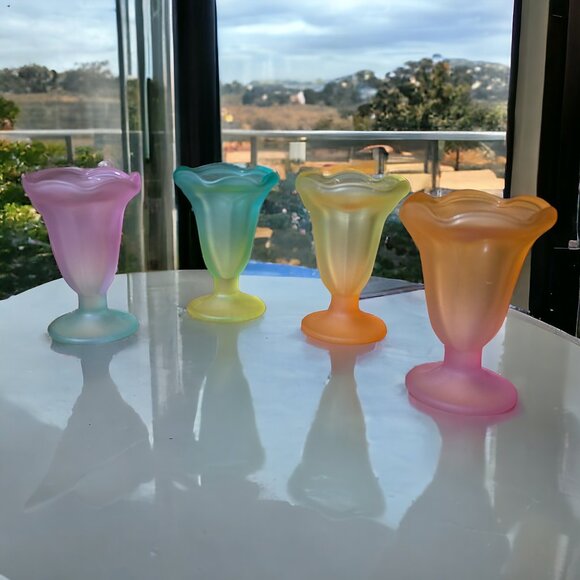 LIBBEY KA-DINKS Vintage Frosted Tulip Shaped Scalloped Edge Pastel Cups - Picture 3 of 5